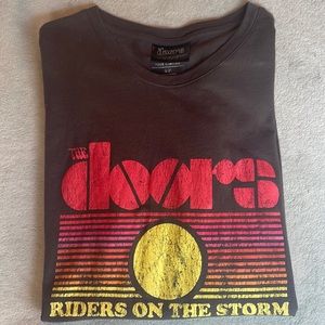 Vintage Doors rolled sleeve tee!